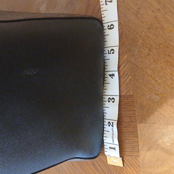 Michael Kors Medium Walsh Multifunction Tote โ Brown/Black - Picture 9 of 15